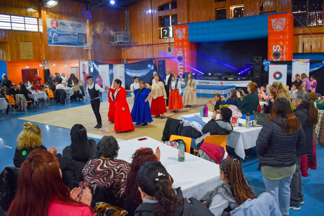 Gran convocatoria de vecinos y emprendedores en la feria “Costumbres Argentinas” (4)