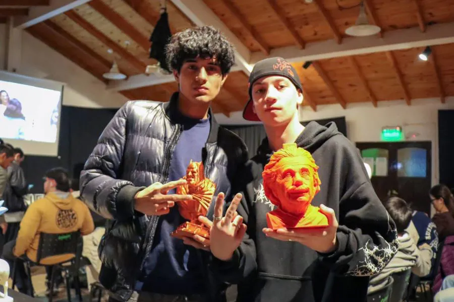 photo_5035296942481060263_y