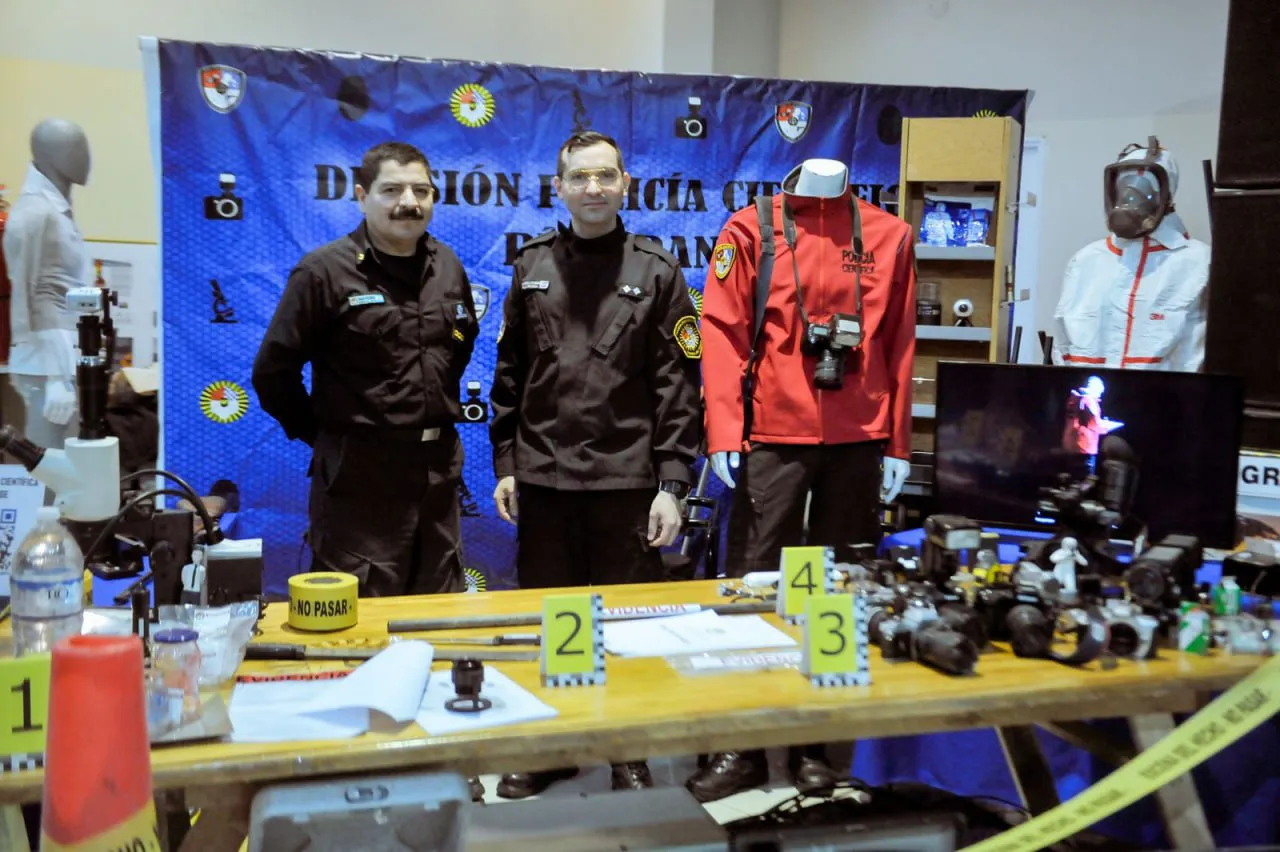 Hasta el viernes continúa la muestra de la expo “Conociendo tu Policía” en Río Grande  (6)