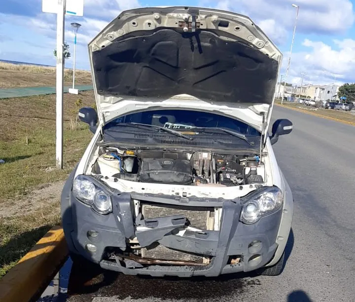 Conductora chocó contra un patrullero y terminó hospitalizada (1)