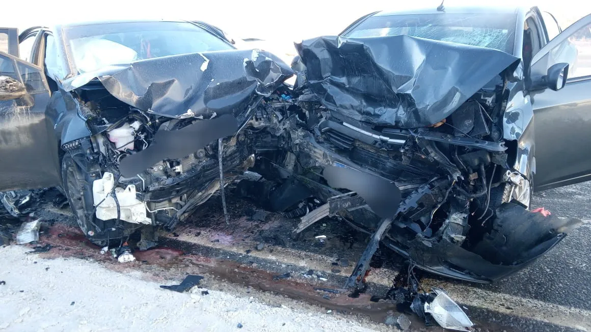 Impresionante choque frontal entre dos automóviles sobre la Ruta 3 dejó varios heridos  (5)