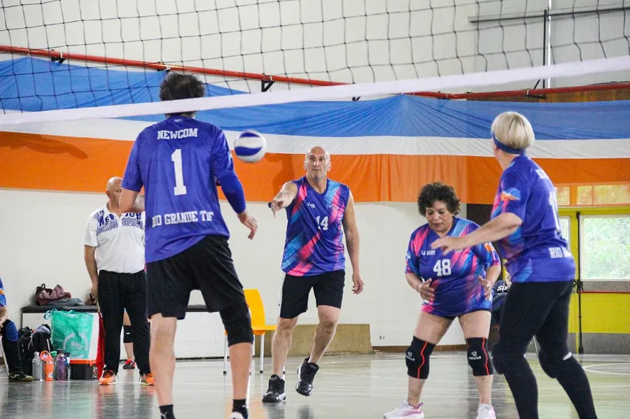 Se desarrolló en Ushuaia la 2ª Copa Fin del Mundo de Newcom con más de 100 adultos (2)