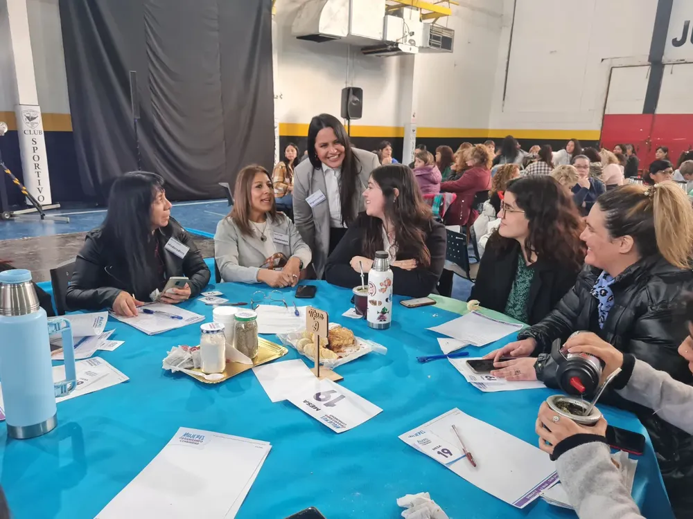 Se realizó un encuentro multitudinario de mujeres en el Club Sportivo (3)