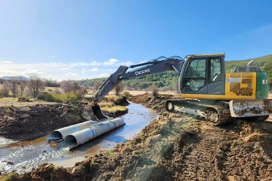 Realizan trabajos de mejoras en la infraestructura vial de la reserva “Corazón de la Isla”