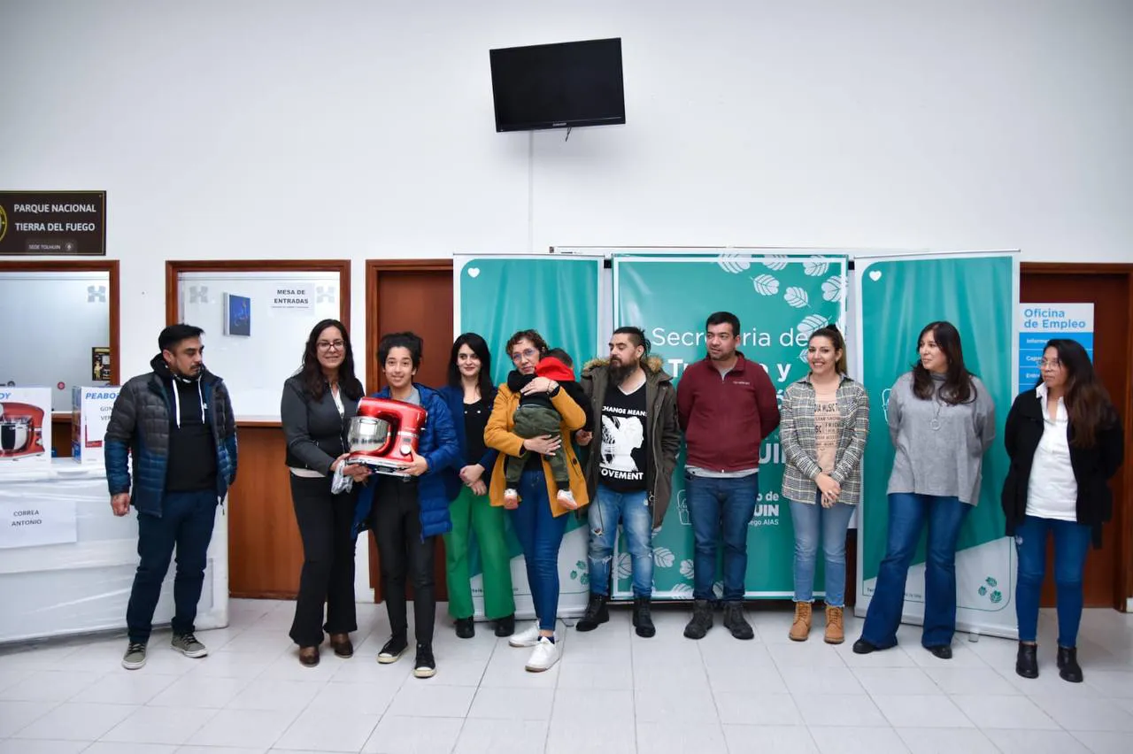 Emprendedores de Tolhuin recibieron del municipio herramientas de trabajo (6)