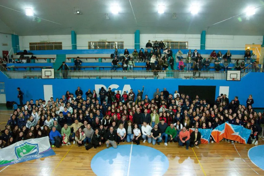 photo_5071136507539688232_y