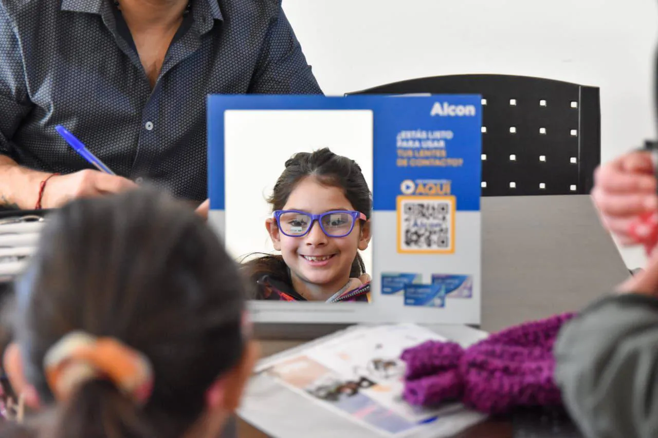 Alrededor de 100 niños fueron atendidos en la jornada de Salud Visual en Tolhuin (2)