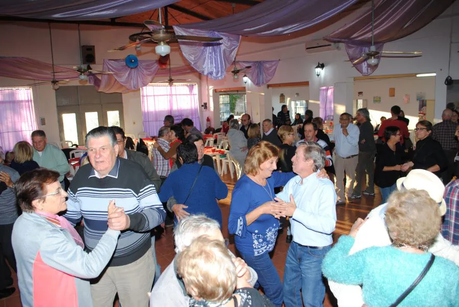club-de-los-abuelos-bailando-scaled