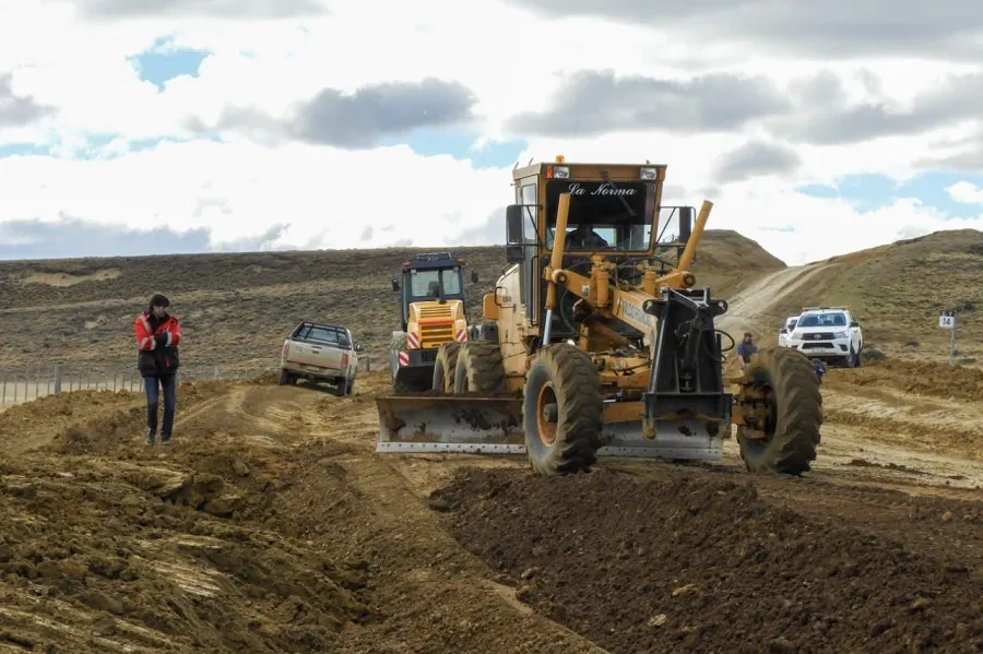 Reanudaron los trabajos de la nueva traza sobre la Ruta Provincial N°5 en María Behety