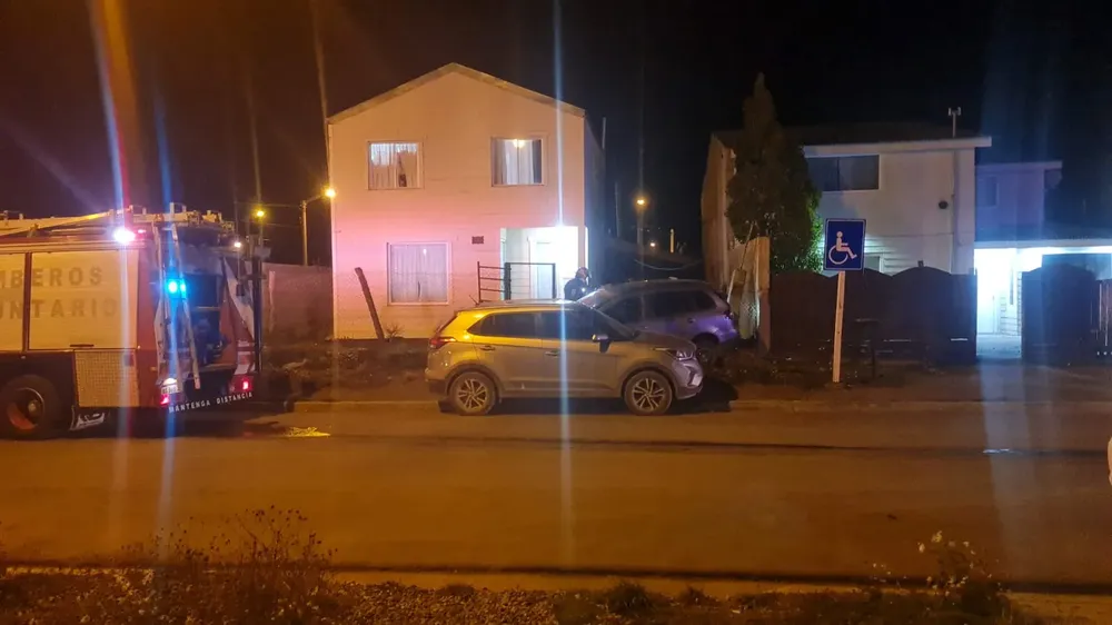 Dos vehículos chocaron contra un nicho de gas y se debió evacuar toda la cuadra (1)