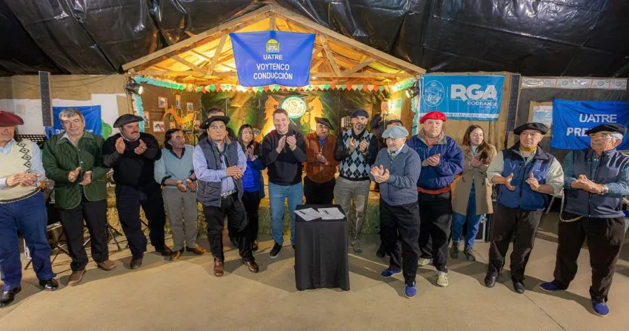 photo_5149907504828451592_y