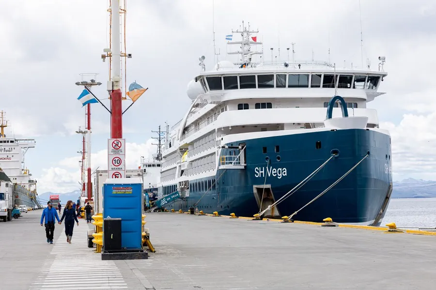 photo_5134111950844833855_y