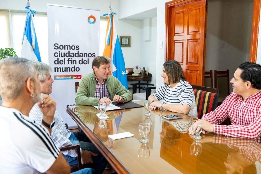 photo_4981261632516328378_y