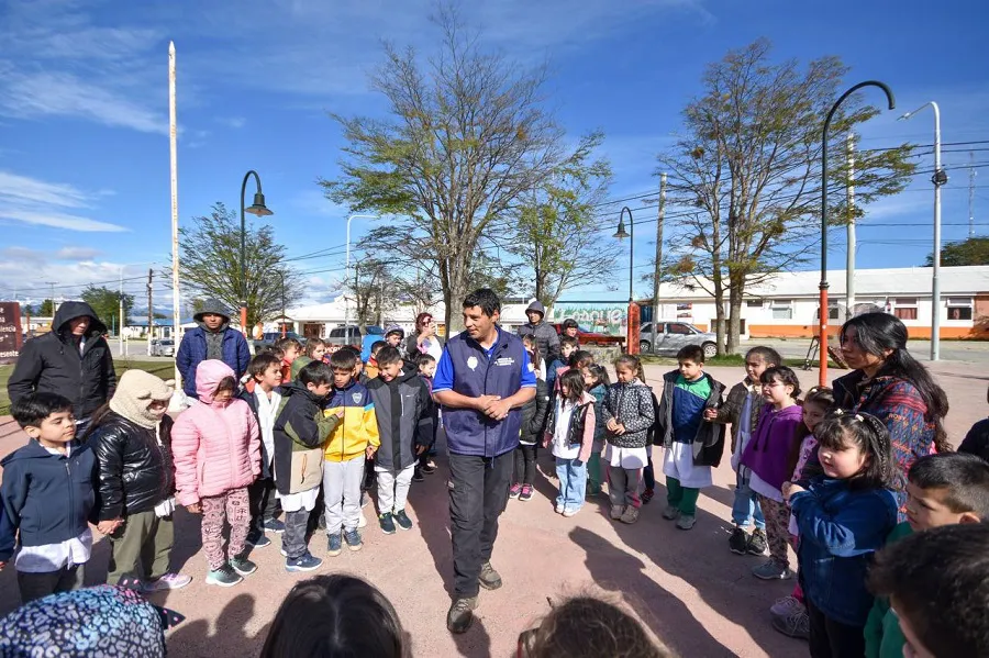 Jornada de forestación en el Día Internacional contra el Cambio Climático en Tolhuin  (5)