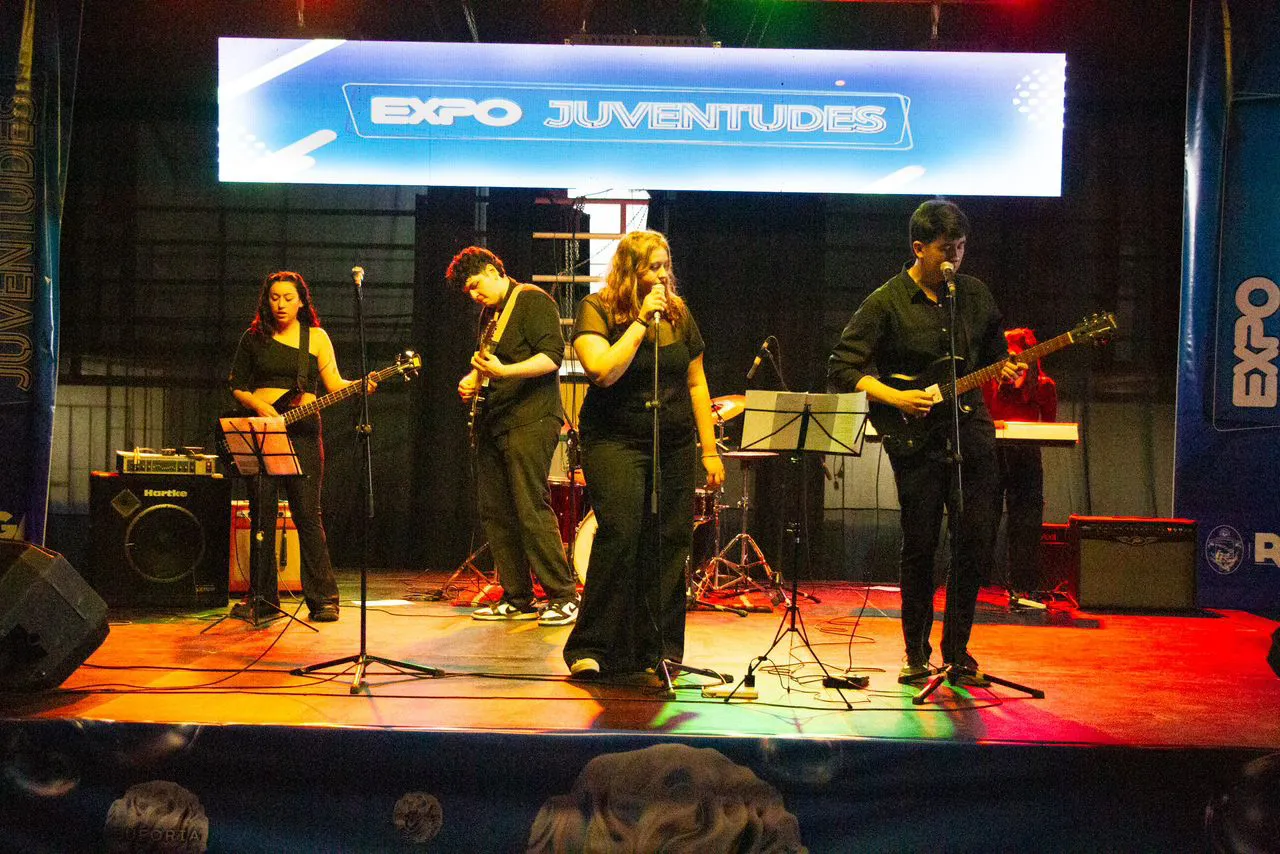 Más de un centenar de jóvenes participaron de la “Expo Juventudes” en Río Grande  (2)