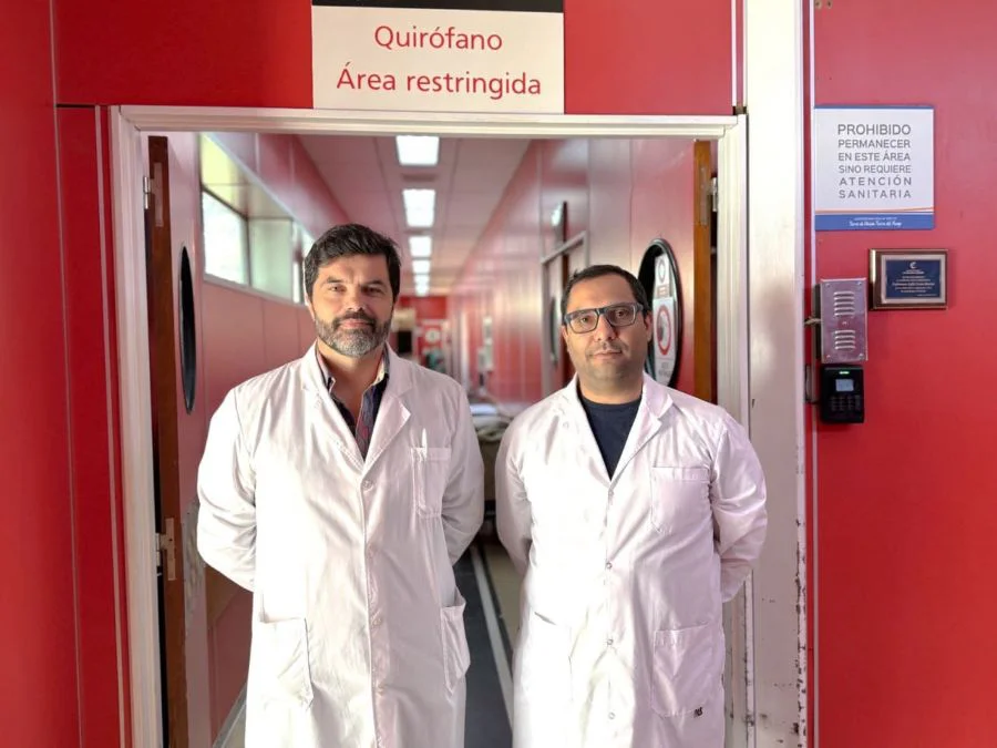 Cirujanos pediátricos Maximiliano Acuña y Carlos Marti, del Hospital de Niños de La Plata
