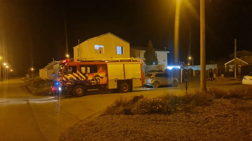 Dos vehículos chocaron contra un nicho de gas y se debió evacuar toda la cuadra (2)