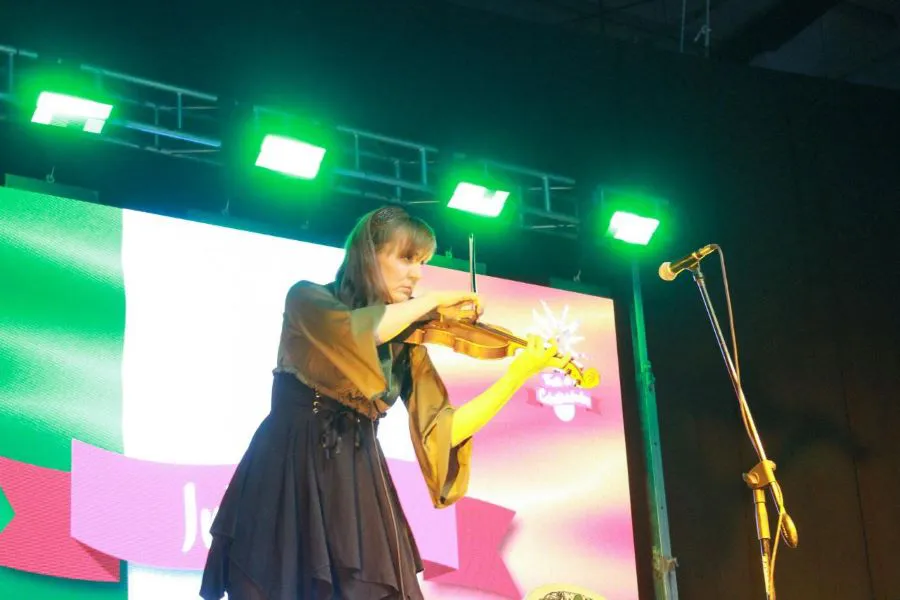 photo_5039562570855460737_y