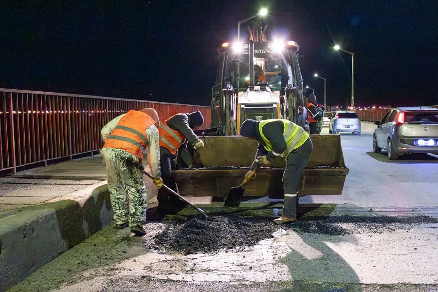 Avanzan los trabajos finales de remediación del puente previo a la repavimentación