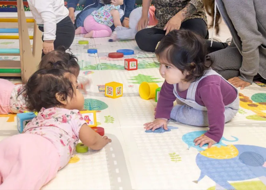 Actividades y “Rondas de Juego” para bebés en Casa de María durante el verano