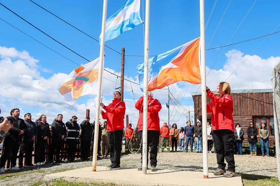 Personal de Defensa Civil Municipal recibió un reconocimiento del intendente en su día (2)
