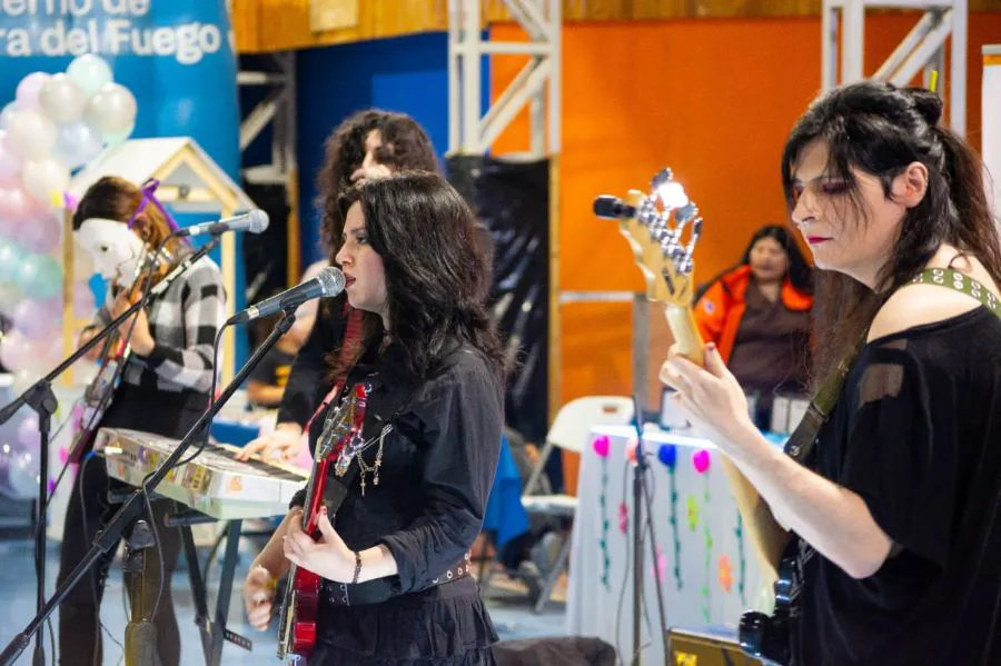 photo_5064425844474228814_y