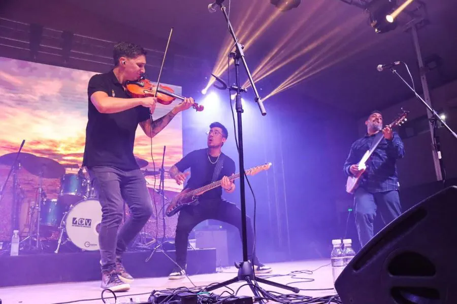 photo_5044547425863315120_y