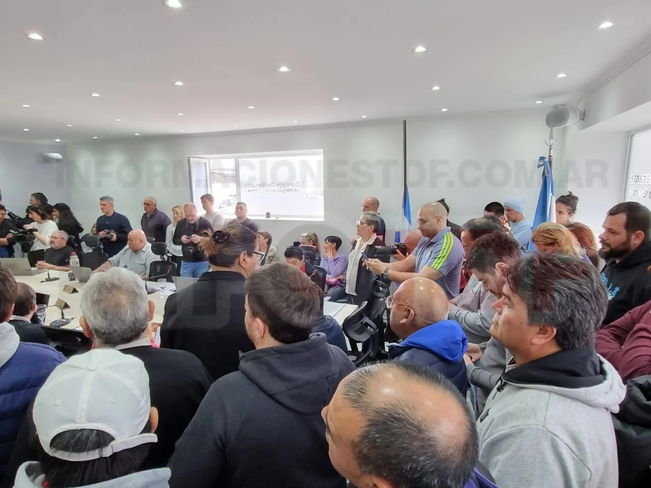 Violenta discusión con taxistas en torno al Proyecto de Plataformas Digitales