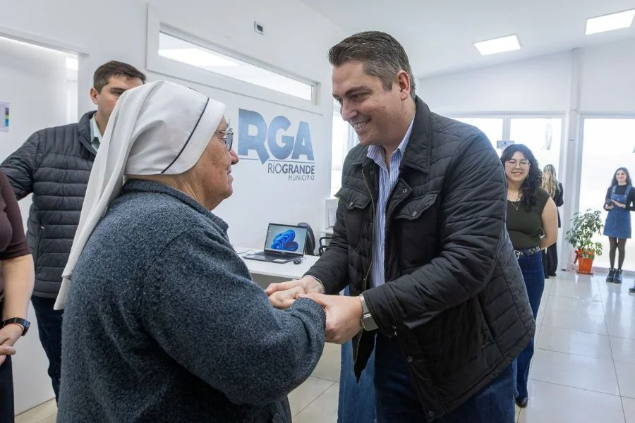 La hermana Carla Riva es recibida por el intendente Martín Perez