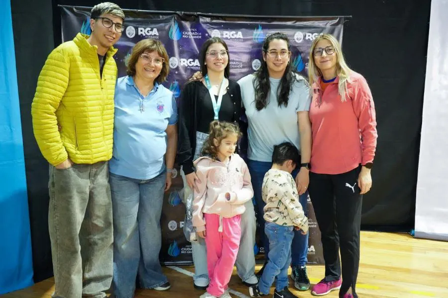 photo_4924787098947530572_y