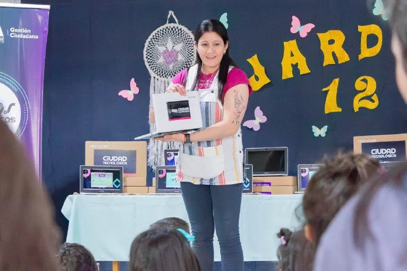 photo_4963431041423486590_x