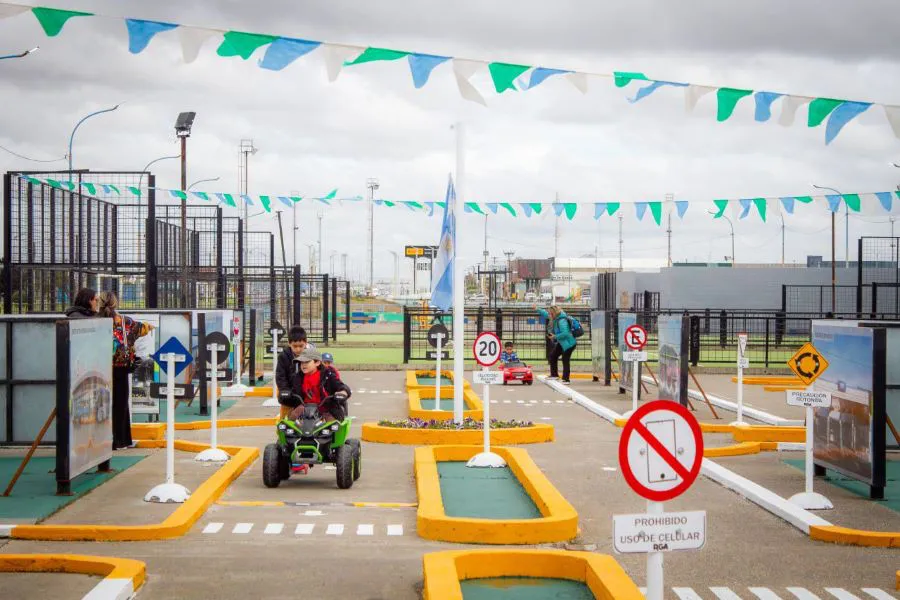 photo_5028529972401867558_y