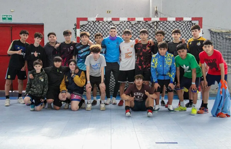 El DT de la Selección Argentina de Futsal dictó un campus de fútbol en Río Grande (3)