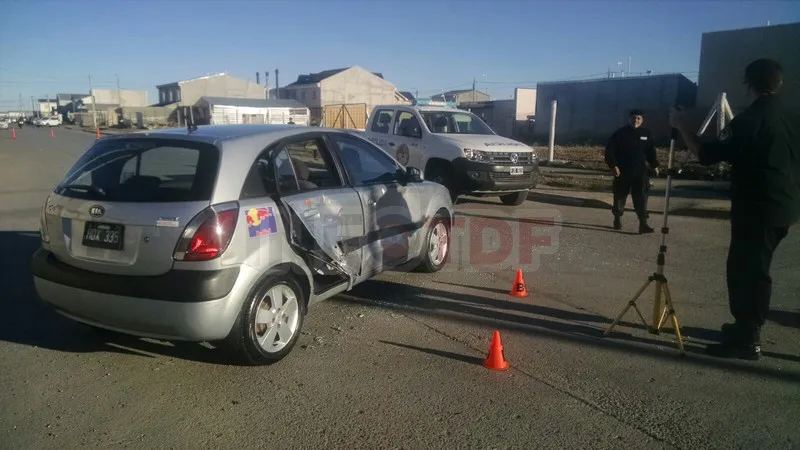 Terminó hospitalizada al ser chocada por una camioneta (1)