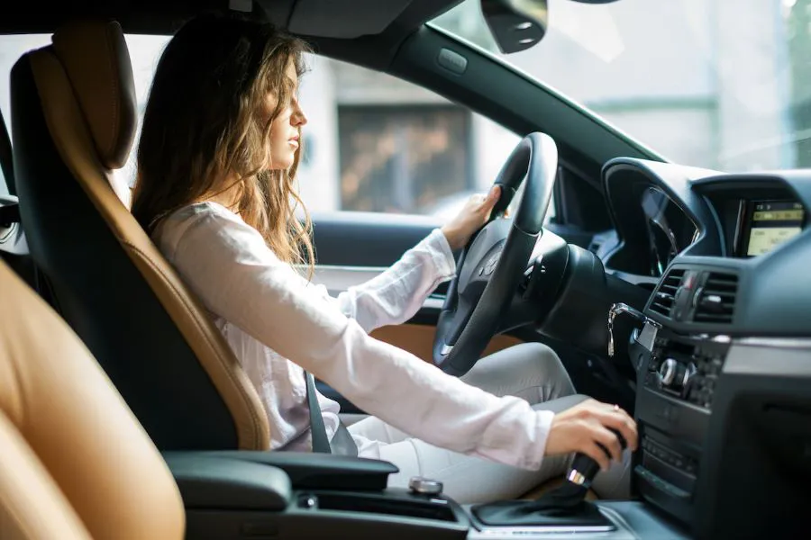 Mujer-al-volante