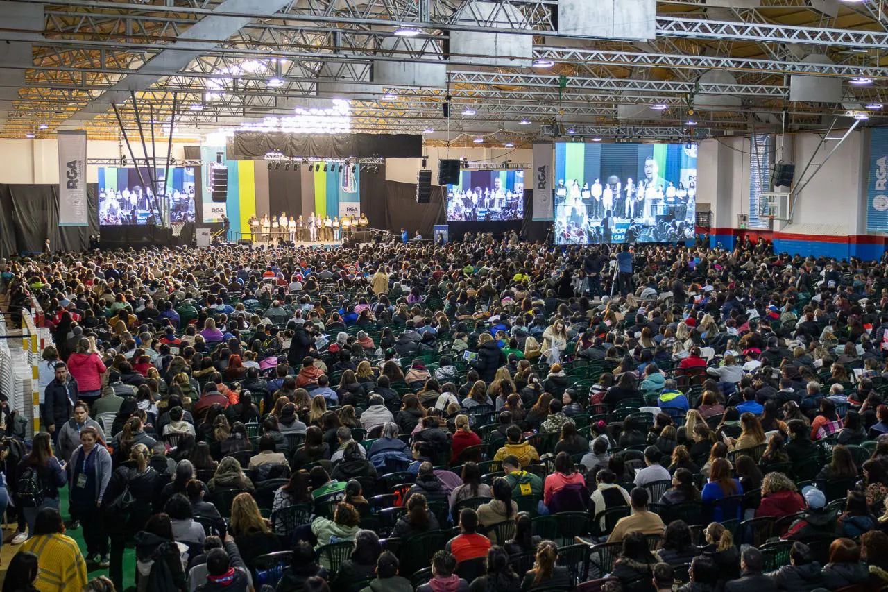 photo_5143576847584439967_y