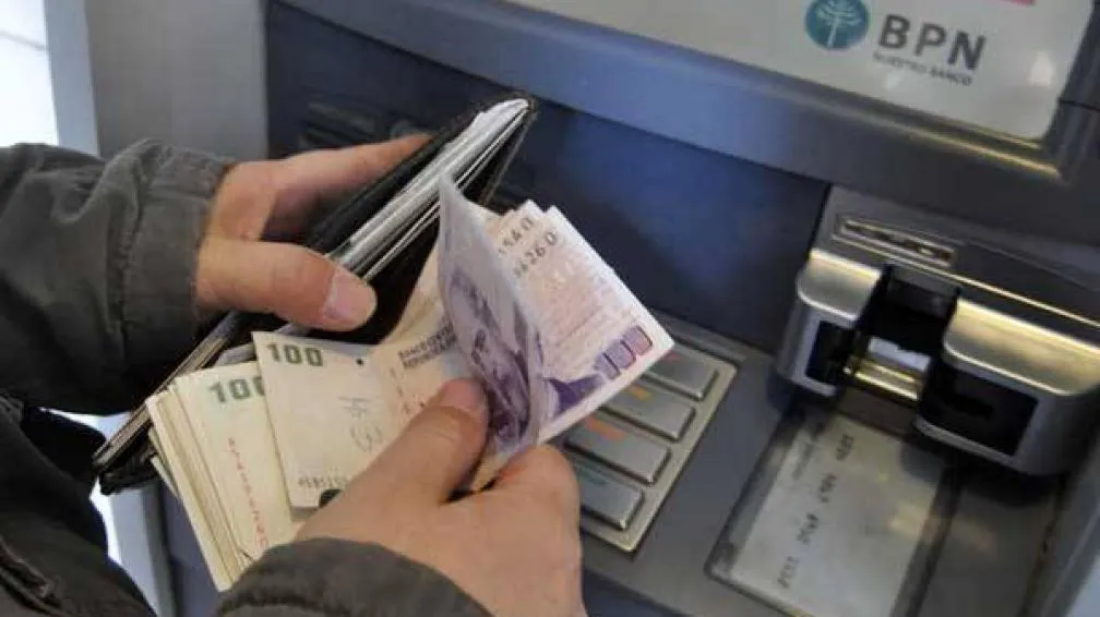 Este viernes se depositan los planes y el martes los haberes a estatales provinciales