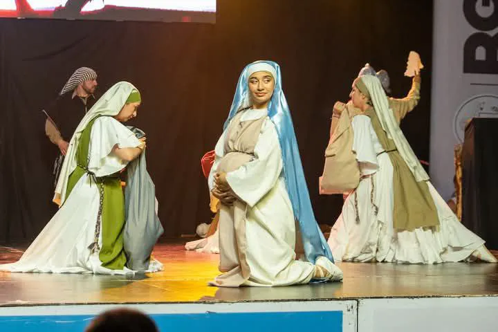 Se presentó la obra “Del Pesebre a la Cruz” con la participación de 150 artistas (2)