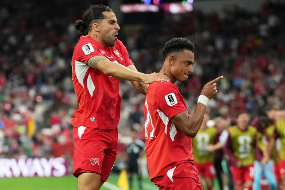 Suiza le ganó 2-0 a Argelia y se clasificó a los octavos de final