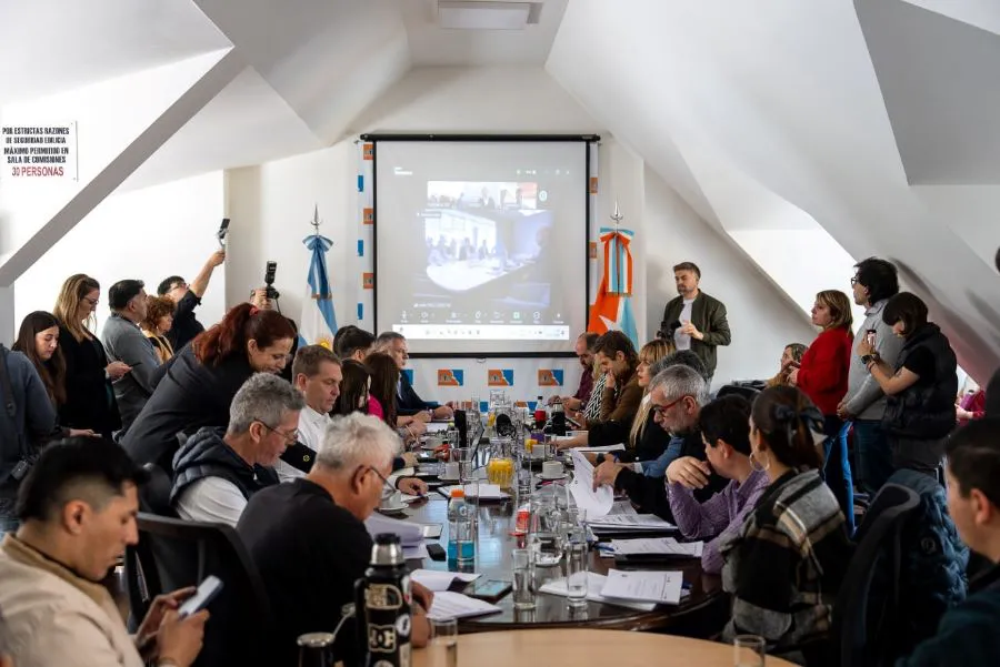 photo_5055321063566281575_y