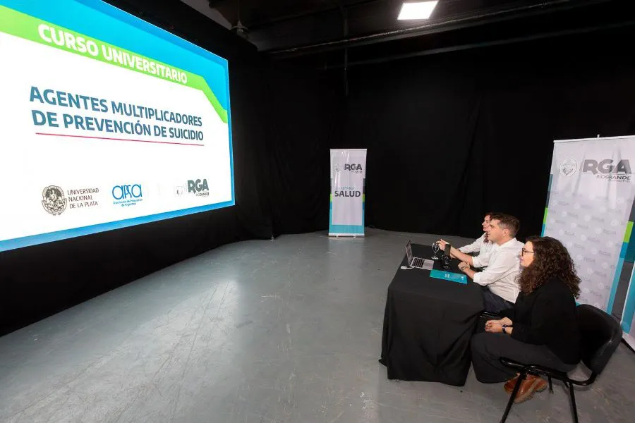 photo_5042304027005661204_w