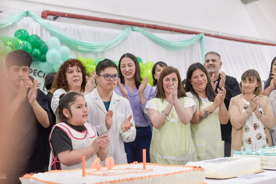La Escuela Especial N°2 “Casita de Luz” celebró su 40° aniversario en Río Grande  (1)