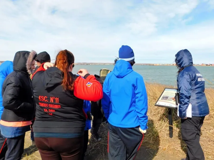 Estudiantes recorren espacios naturales en el marco del Festival de Aves de Río Grande