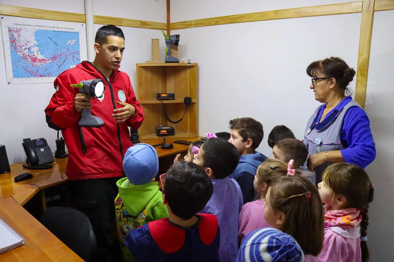 Niños del Jardín de Infantes “Zhioshi” recibieron capacitaciones de Defensa Civil (2)