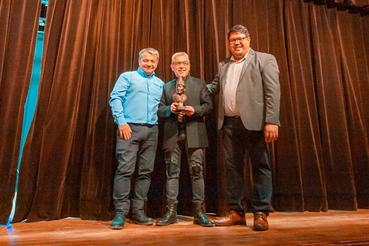 Silvina Recabarren fue la gran ganadora del Pre-Festival Folklórico en la Patagonia (2)