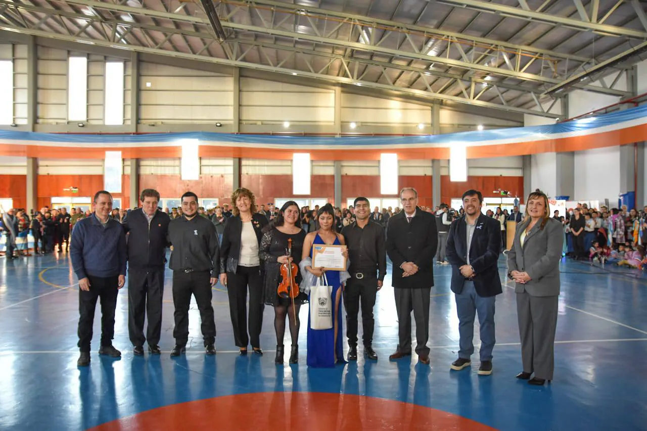 Harrington acompañó al gobernador en el acto por el Día de la Provincia (2)