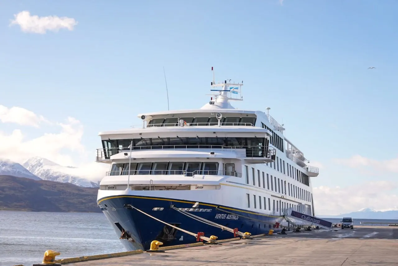 Comenzó la temporada de cruceros con el arribo del Ventus Australis a Ushuaia  (1)