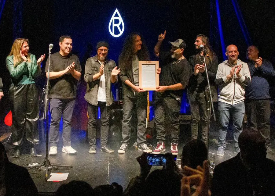 Cientos de jóvenes disfrutaron del recital de la emblemática banda “Rescate” (4)