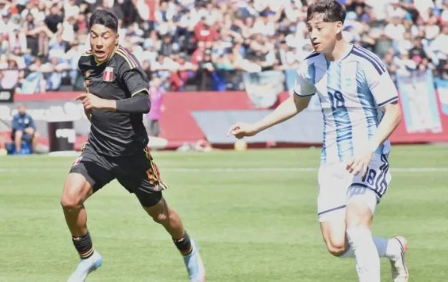 El sub-19 argentino golpeó a Perú sobre el cierre y clasificó a la final de los Suramericanos