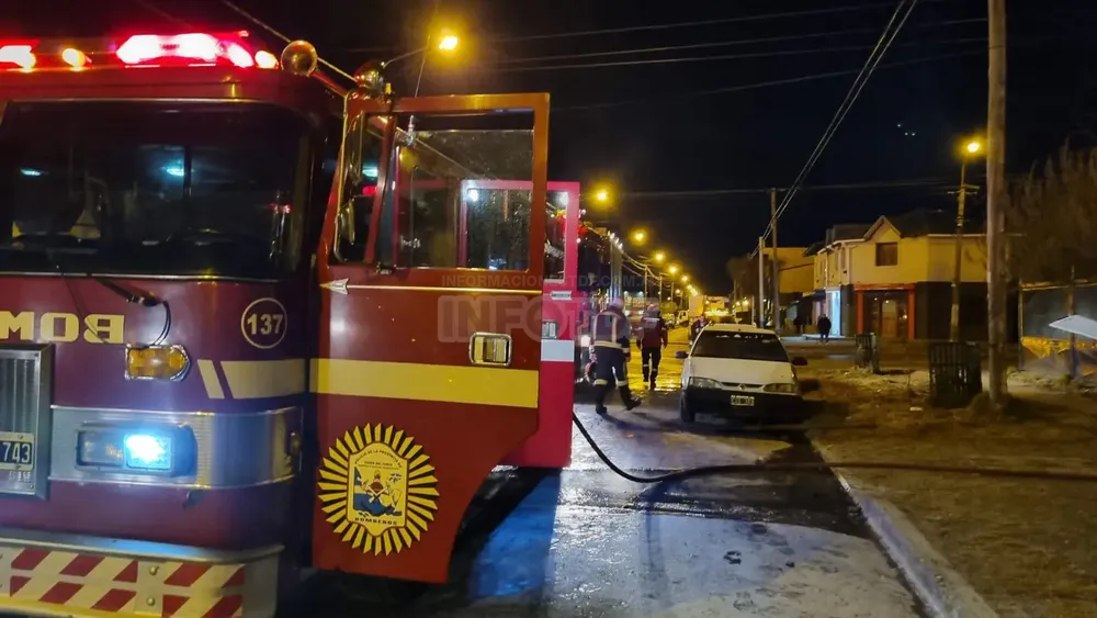 Un incendio arrasó con una casilla sobre calle 25 de Mayo al 1500 (1)